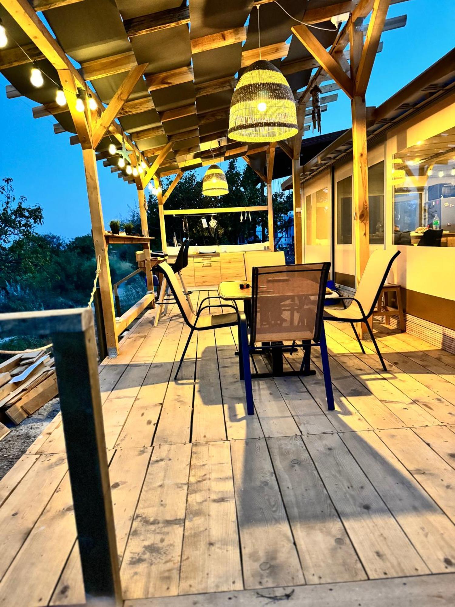 Karavana Tropicana Varna Luaran gambar